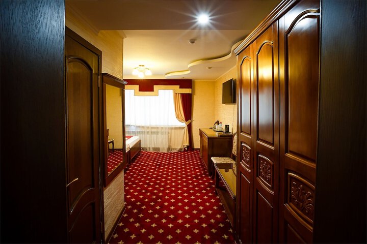 Room 11 of 34