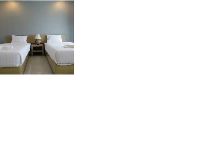 Room 6 of 33