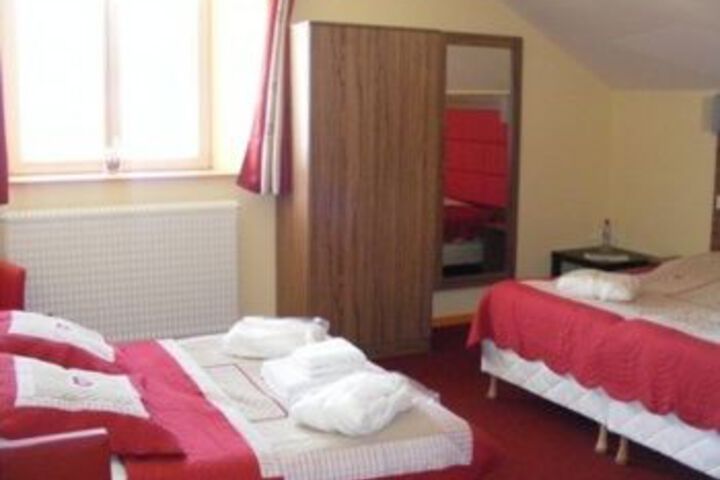 Room 9 of 22
