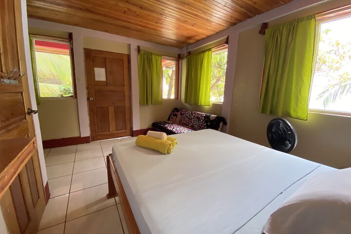 Room 32 of 65