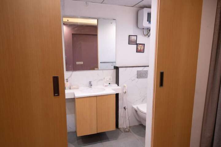 Room 7 of 30
