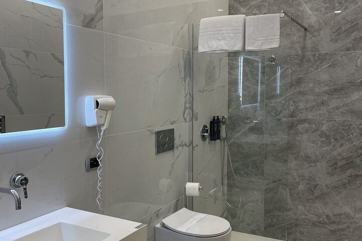 Room 14 of 22