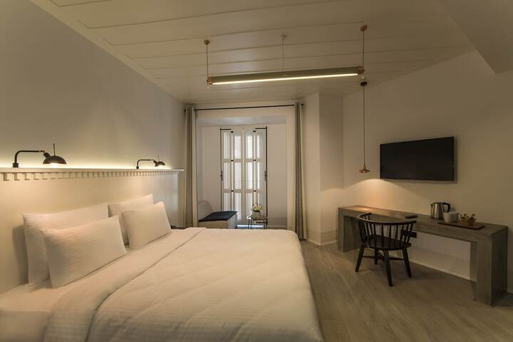 Room 10 of 44