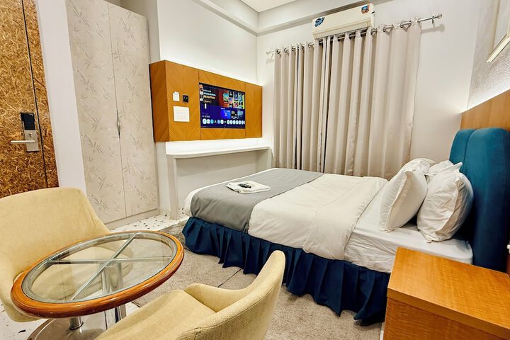Room 33 of 92