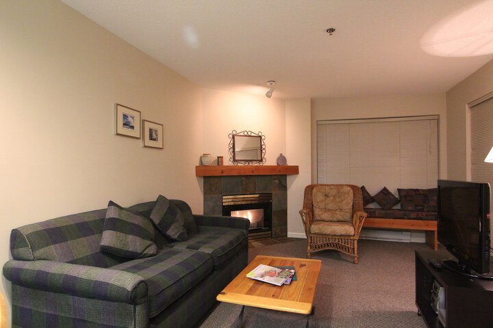 Lounge 48 of 80