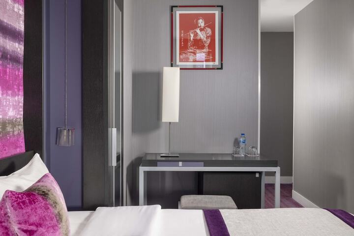 Room 16 of 30