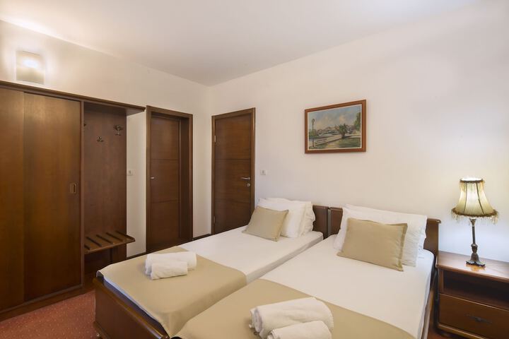 Room 21 of 95