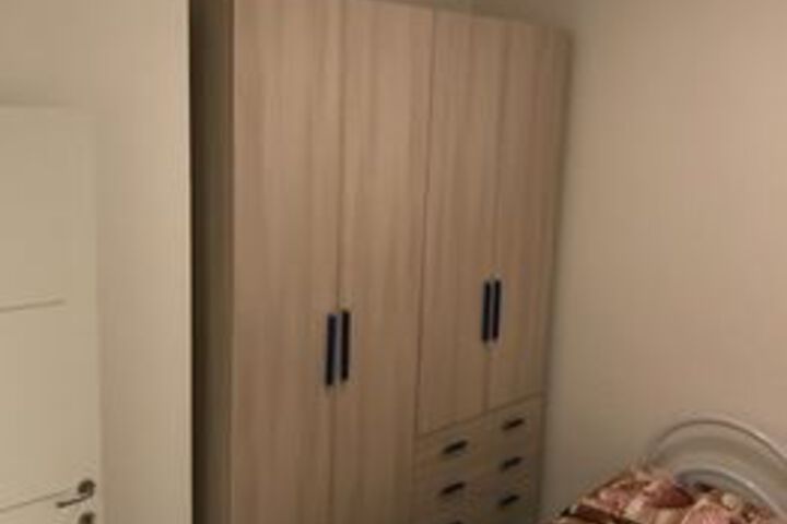Room 4 of 10