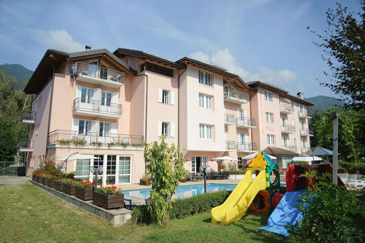 Hotel Exterior 46 of 50