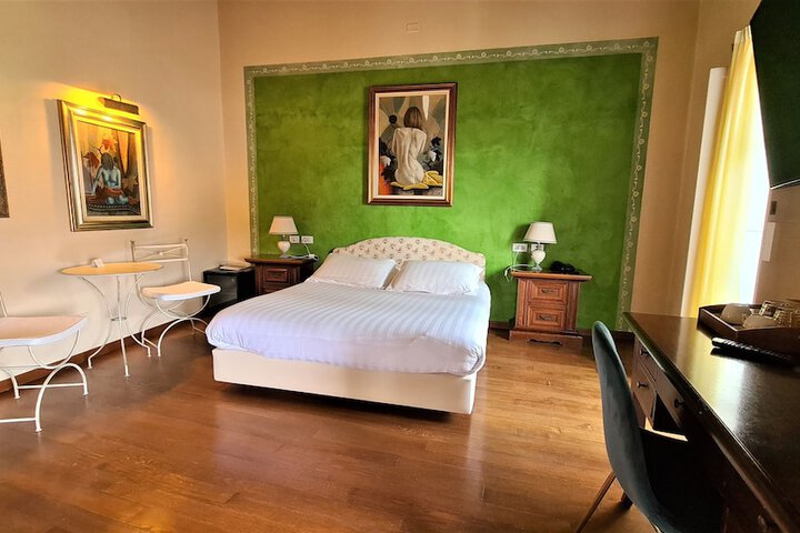 Room 10 of 75