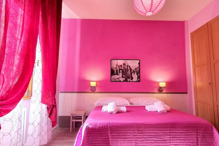 Room 2 of 67