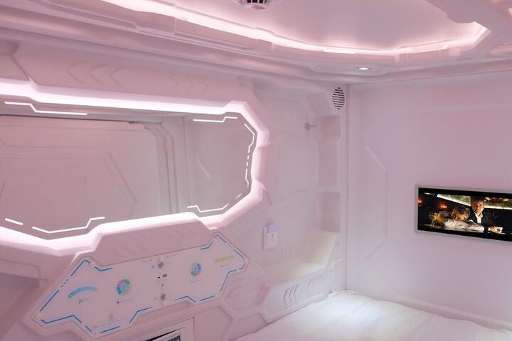 Room 17 of 41