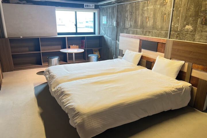 Room 8 of 31