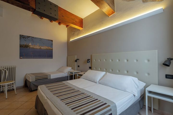 Room 12 of 39