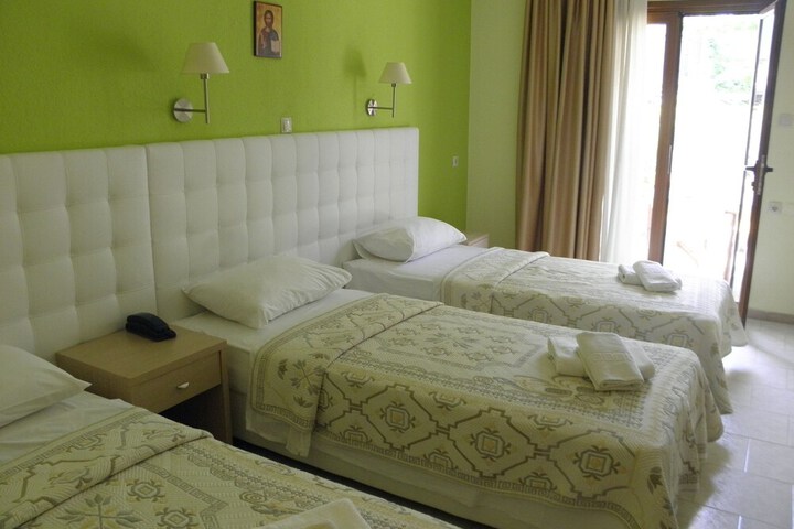 Room 4 of 32