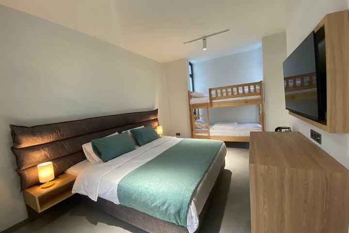 Room 33 of 62