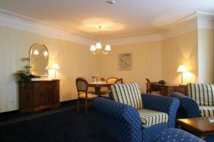 Room 21 of 38