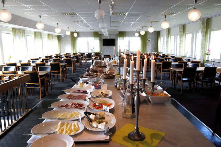 Dining 43 of 67