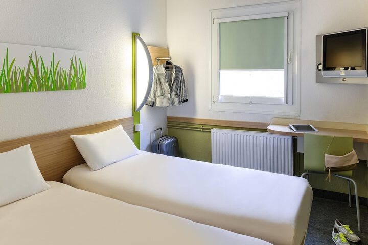 Room 27 of 59