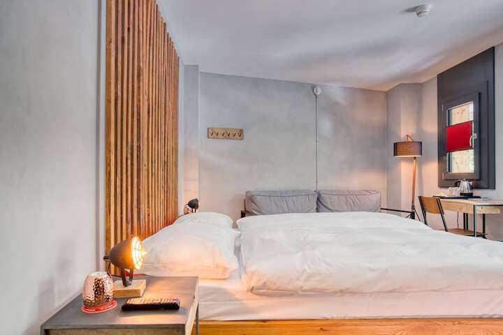 Room 6 of 27