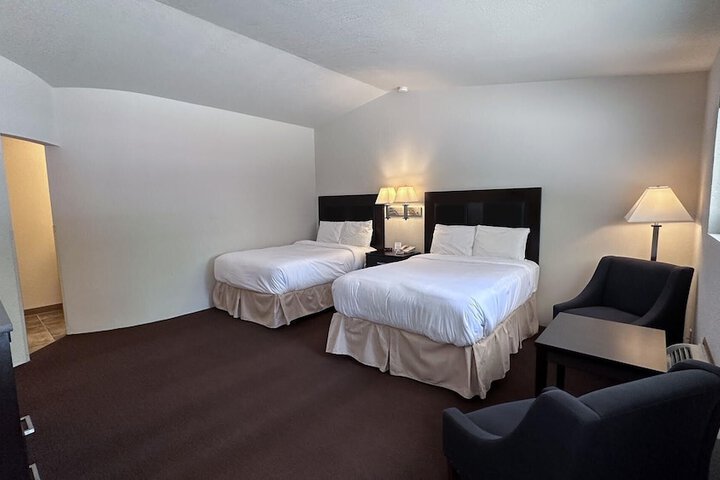 2 Double Beds (18 of 21)