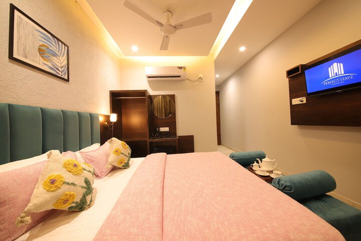 Room 6 of 17