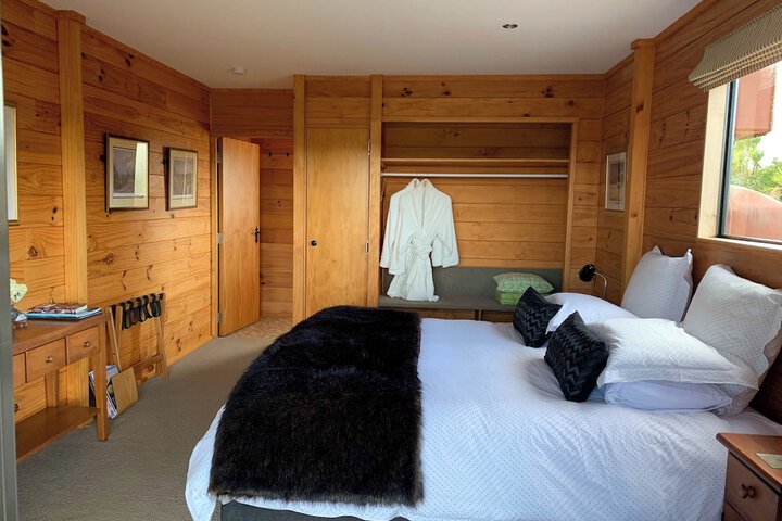 Room 4 of 12
