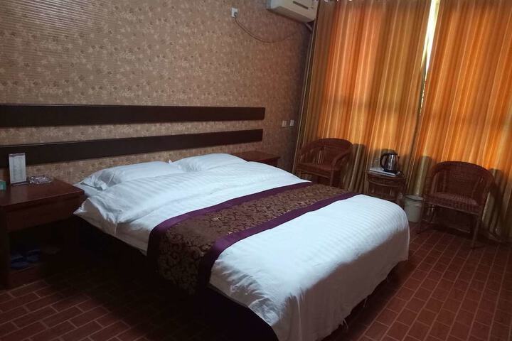 Room 7 of 14
