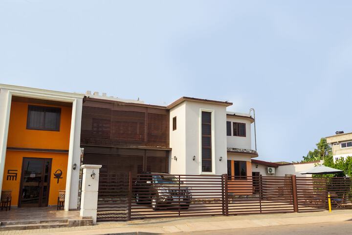 Lake Bosumtwi Hotel & Apartments
