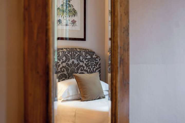 Room 33 of 42
