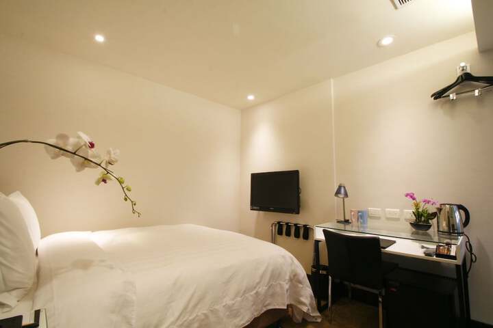 Room 6 of 65