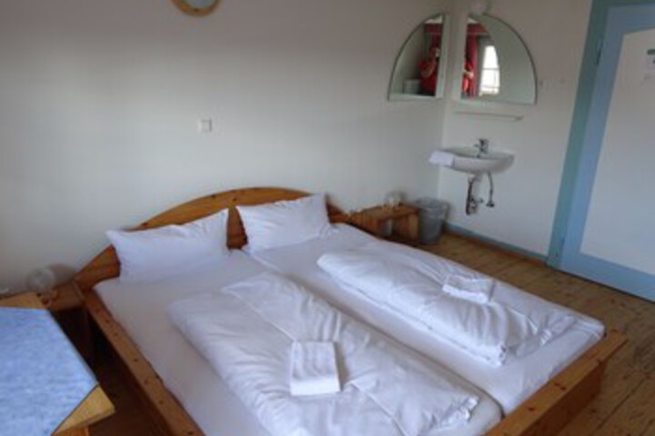 Room 30 of 42