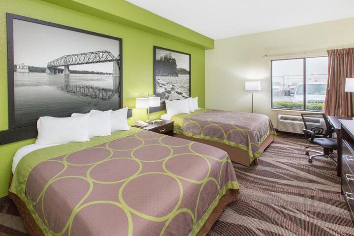 2 Queen Beds (5 of 11)