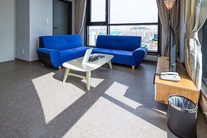 Room 52 of 65