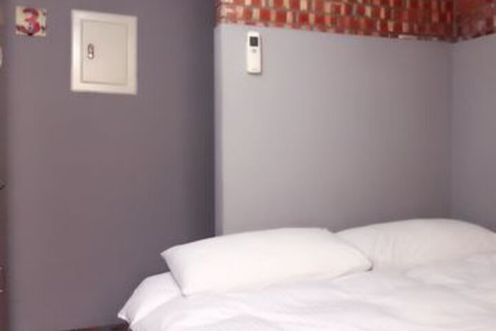Room 7 of 14