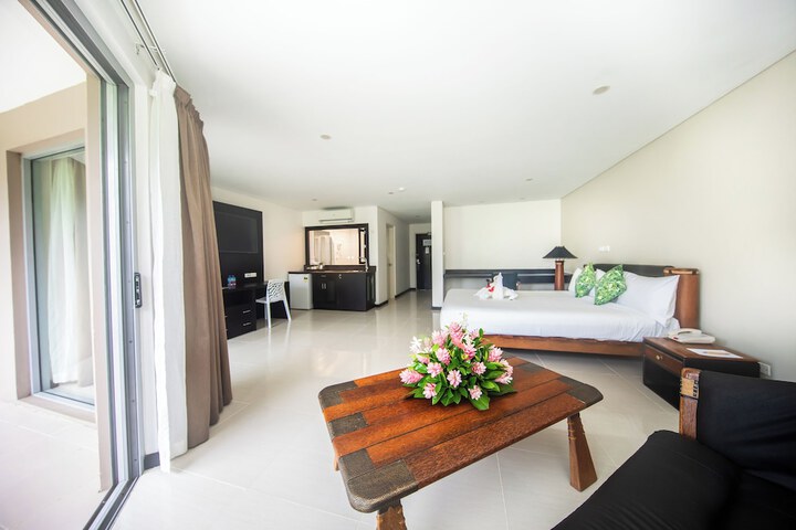 Room 3 of 28