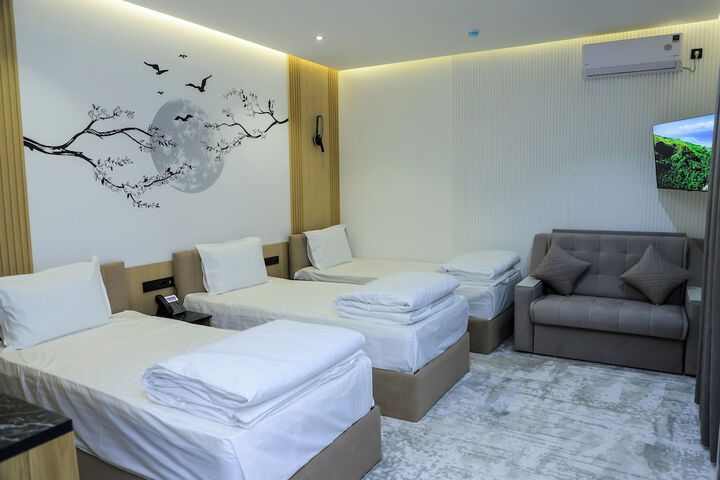 Room 13 of 33