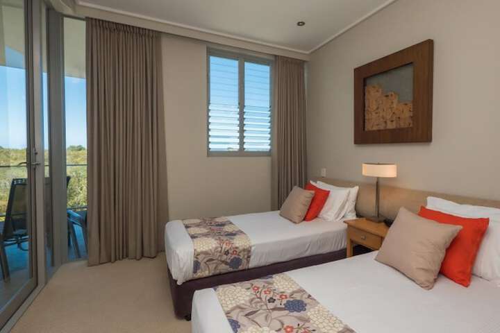 Room 10 of 80
