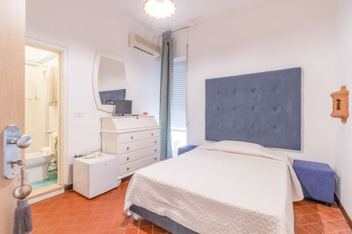 Room 17 of 60