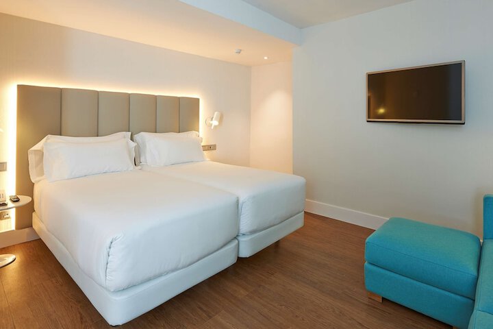 Room 27 of 70