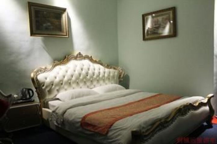 Room 25 of 31