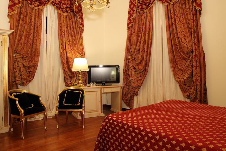 Room 35 of 208