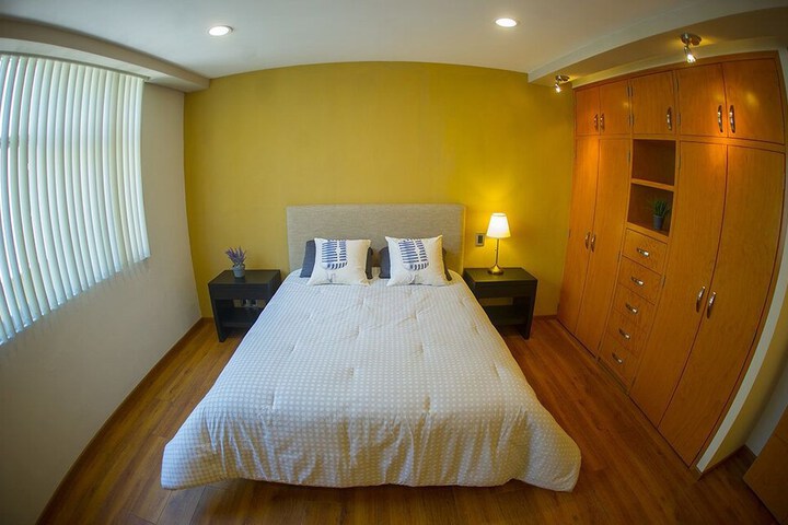 Room 8 of 9