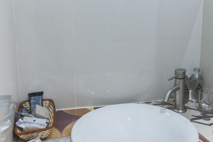 Room 10 of 74
