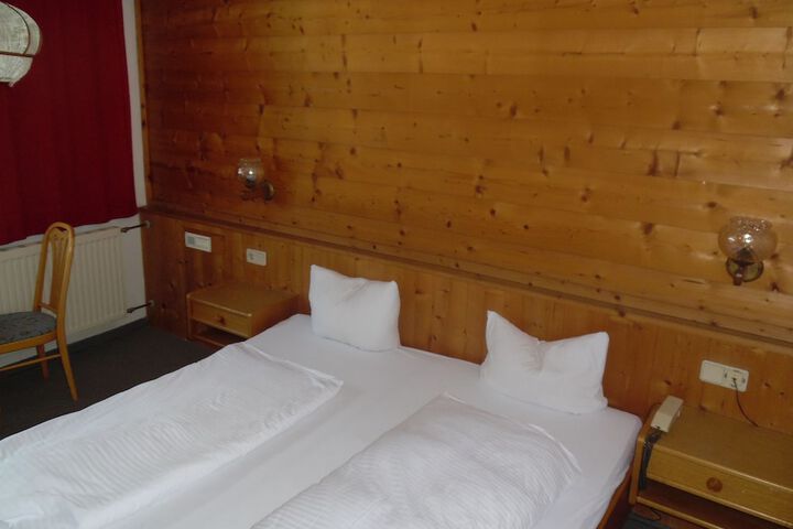 Room 27 of 29
