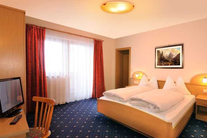 Room 3 of 63