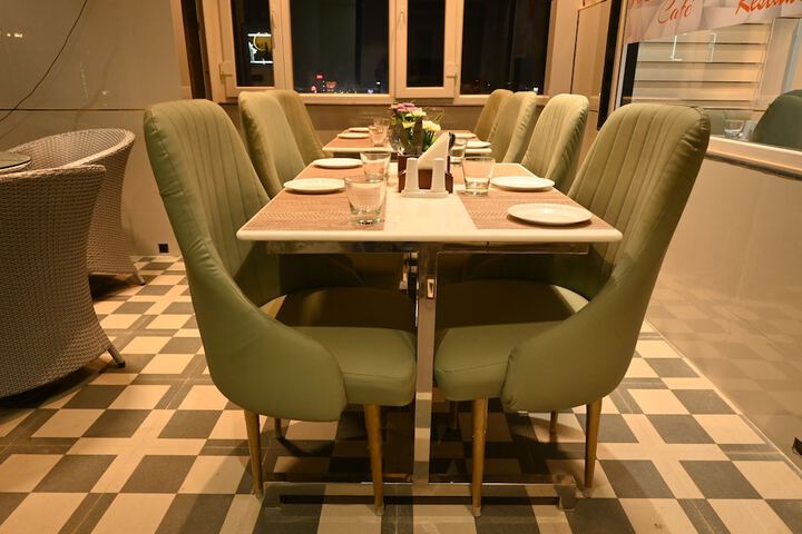 Dining 33 of 40