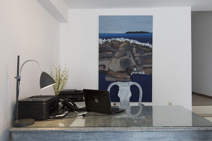 Concierge desk