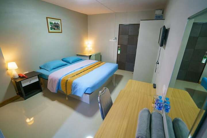 Room 6 of 19