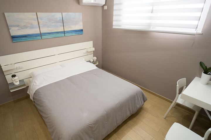 Room 7 of 16